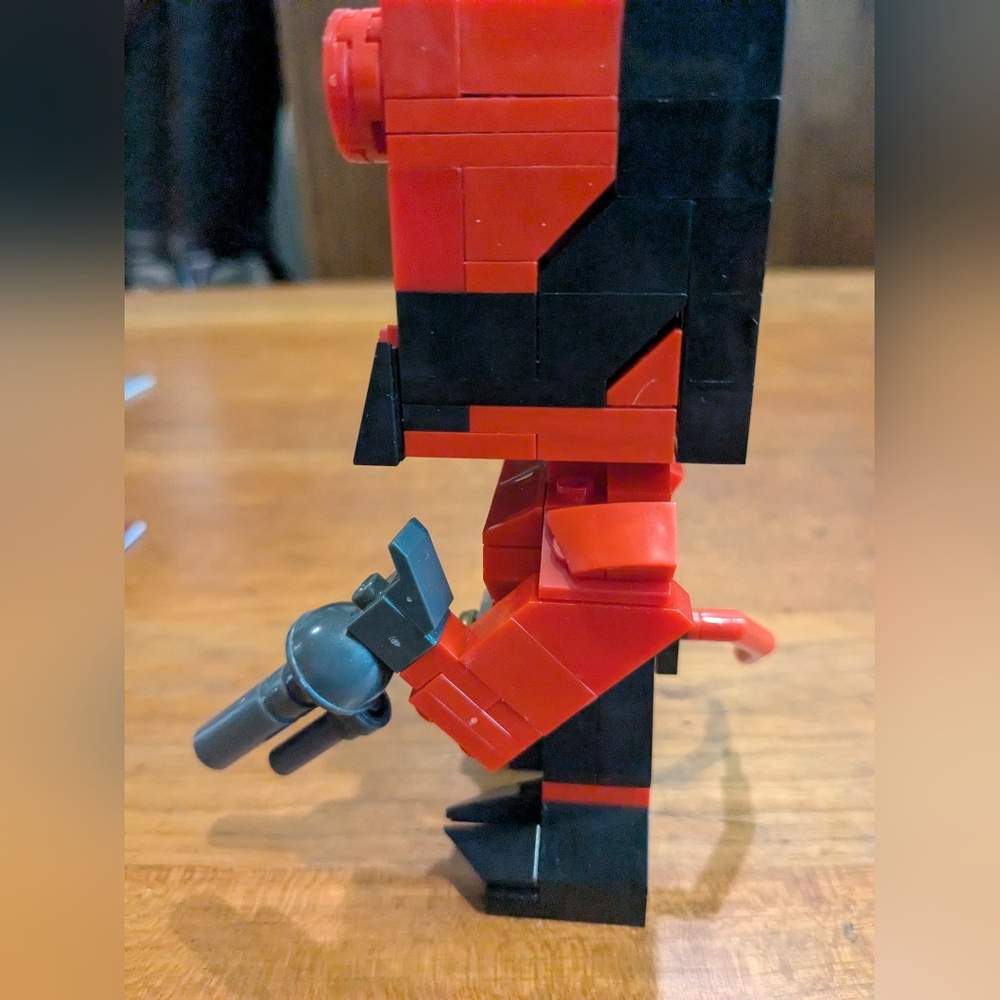 MegaBloks 7 Heroes Set - Hellboy Terminator Destiny He-Man Spock Worf Malcom - Picture 3 of 16